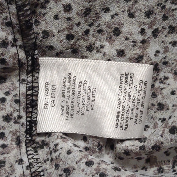 FREE w/ Bundle BCBGMaxazria Ditzy Floral Halter Blouse with Keyhole Size Small - Picture 7 of 11